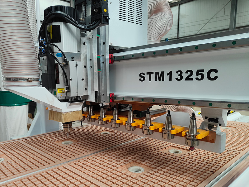 ATC CNC Router with linear tool storage