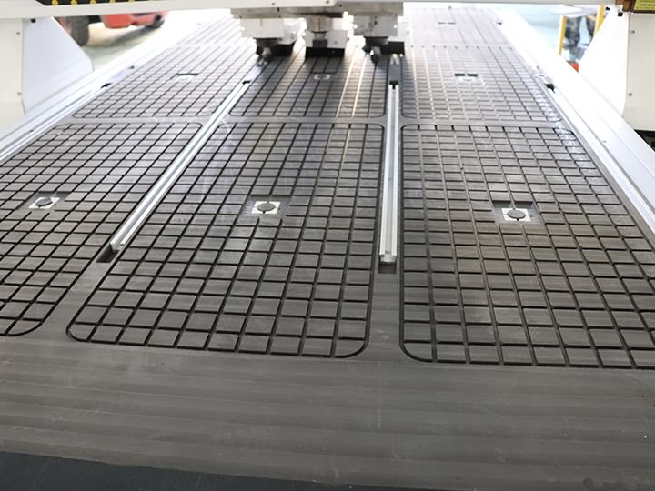 Vacuum table