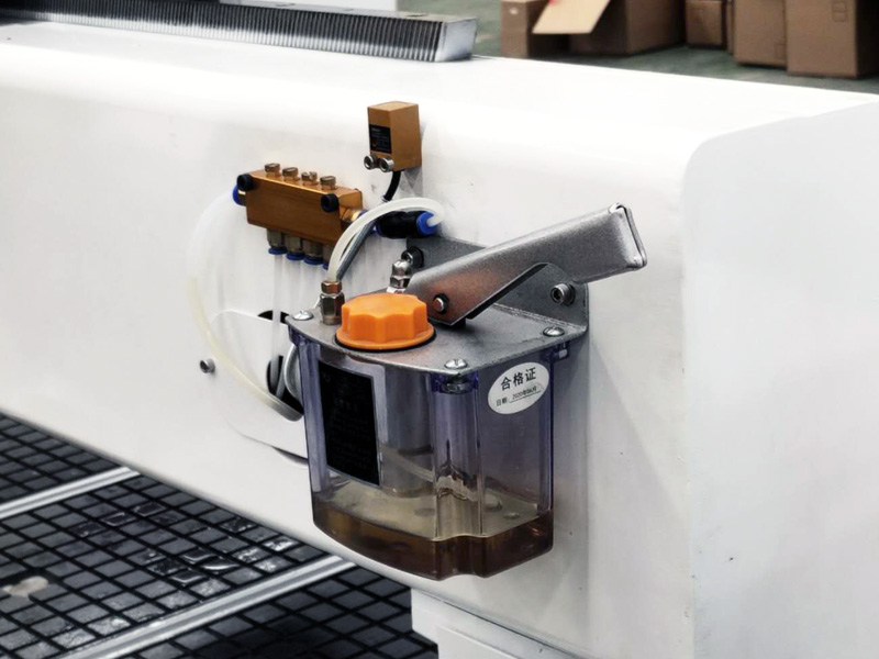 Automatic oil lubrication system