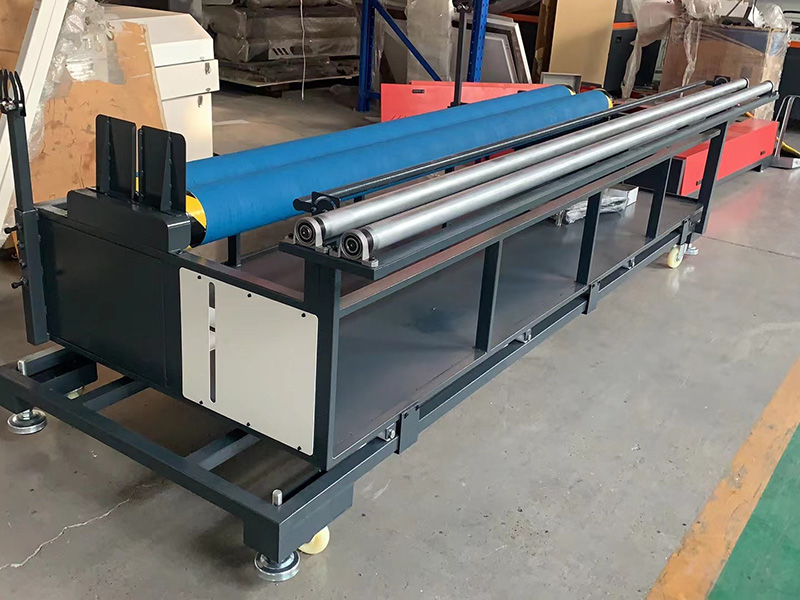 Laser fabric cutter automatic feeding system