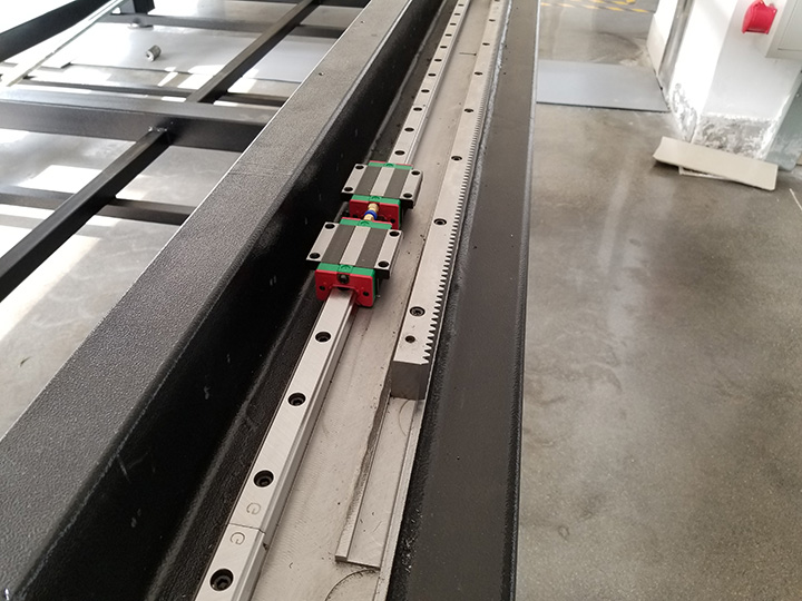 fiber laser cutting machine rails